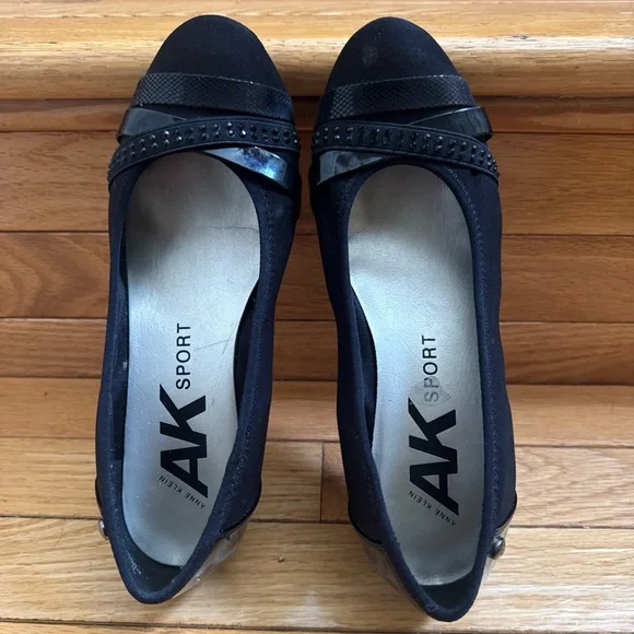 Anne Klein Sports Women’s Black Pump Size 6 M Small Wedge Heels Excellent Condit - Picture 2 of 7